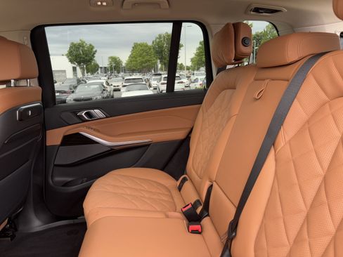 Certified 2025 BMW X7 xDrive40i AWD/4WD image 32