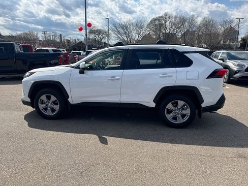 Used 2024 Toyota RAV4 LE AWD/4WD image 4