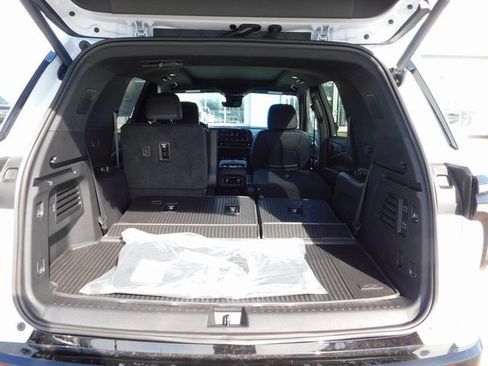 New 2026 Chevrolet Traverse RS w/ LPO, Floor Liner Package FWD image 29