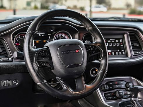 Used 2018 Dodge Challenger R/T image 13