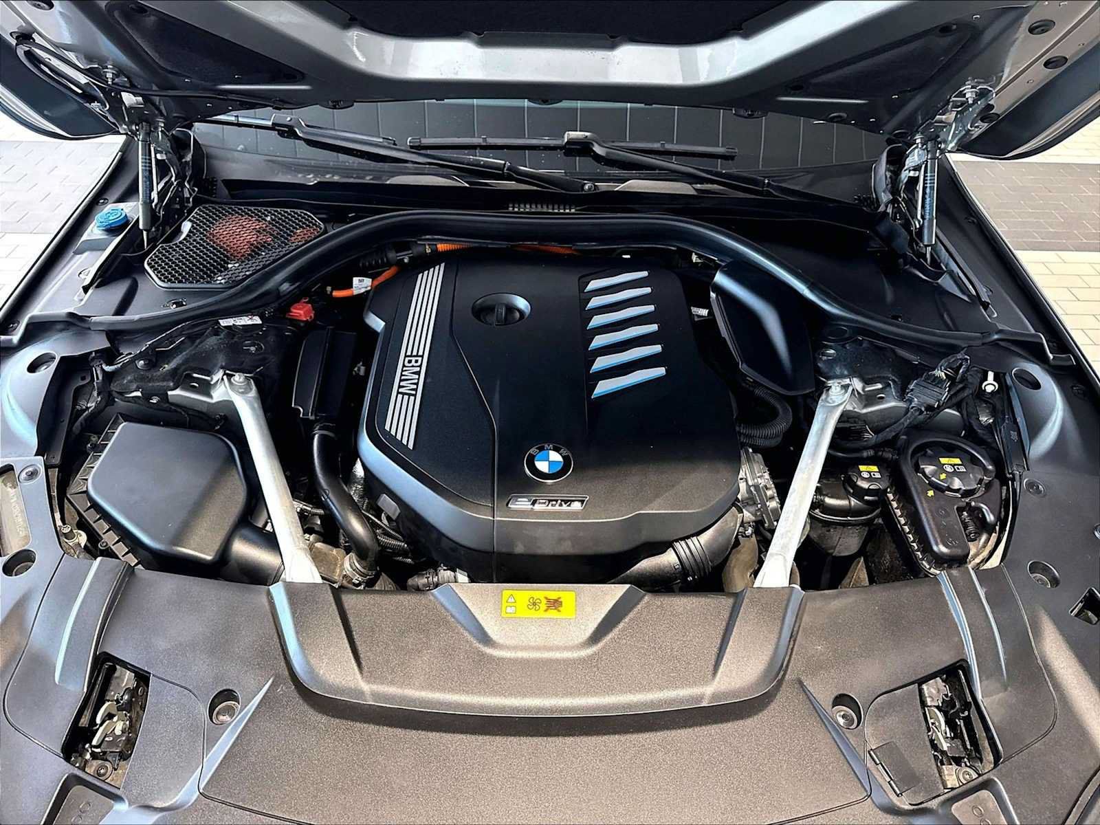 Used 2022 BMW 745e xDrive w/ M Sport Package AWD/4WD image 24