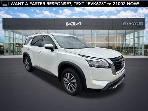 Used 2024 Nissan Pathfinder SL image 1