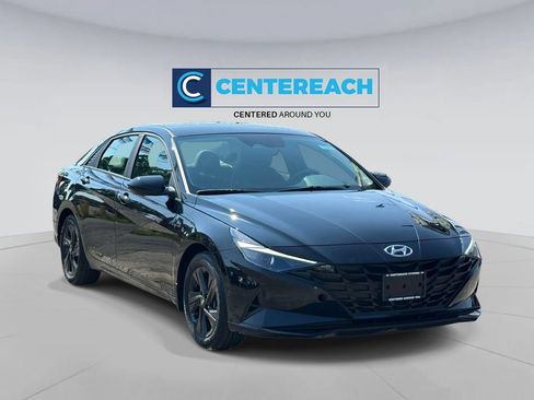 Used 2023 Hyundai Elantra SEL FWD image 2
