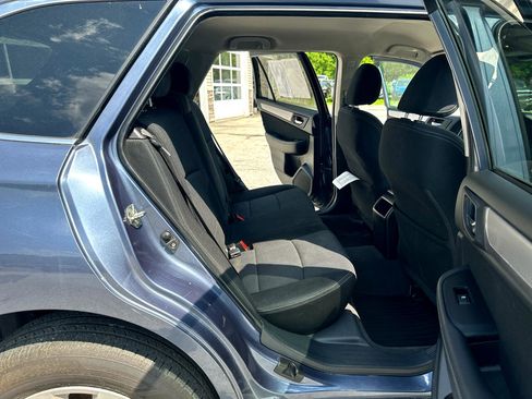 Used 2017 Subaru Outback 2.5i Premium image 9