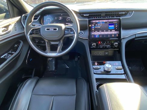 Used 2022 Jeep Grand Cherokee Overland w/ Luxury Tech Group IV image 10