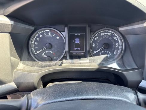 Used 2019 Toyota Tacoma TRD Sport AWD/4WD image 9