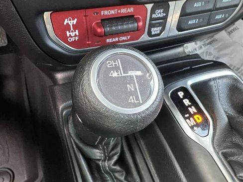 Used 2026 Jeep Wrangler Unlimited Rubicon AWD/4WD image 18