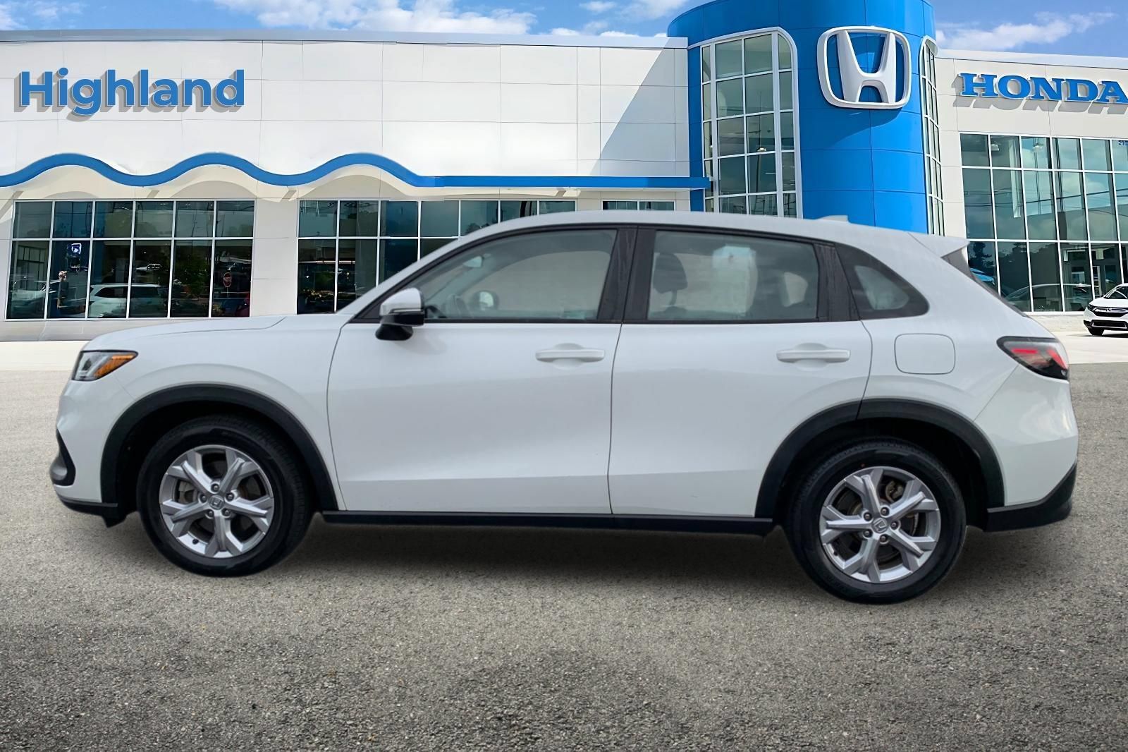 Certified 2024 Honda HR-V LX image 2