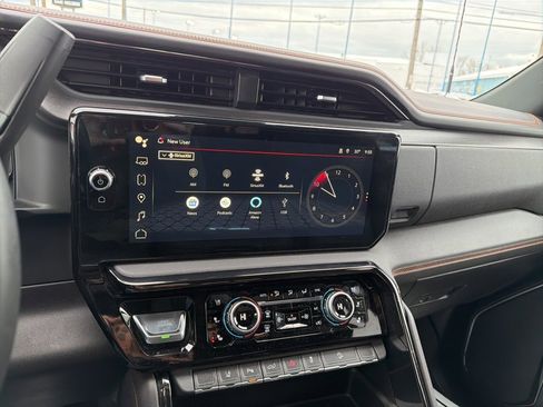 Used 2024 GMC Sierra 2500 AT4 w/ AT4 Premium Plus Package image 30