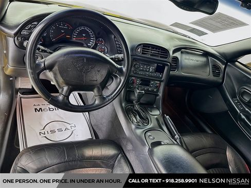 Used 2004 Chevrolet Corvette Coupe w/ Roof Package image 20