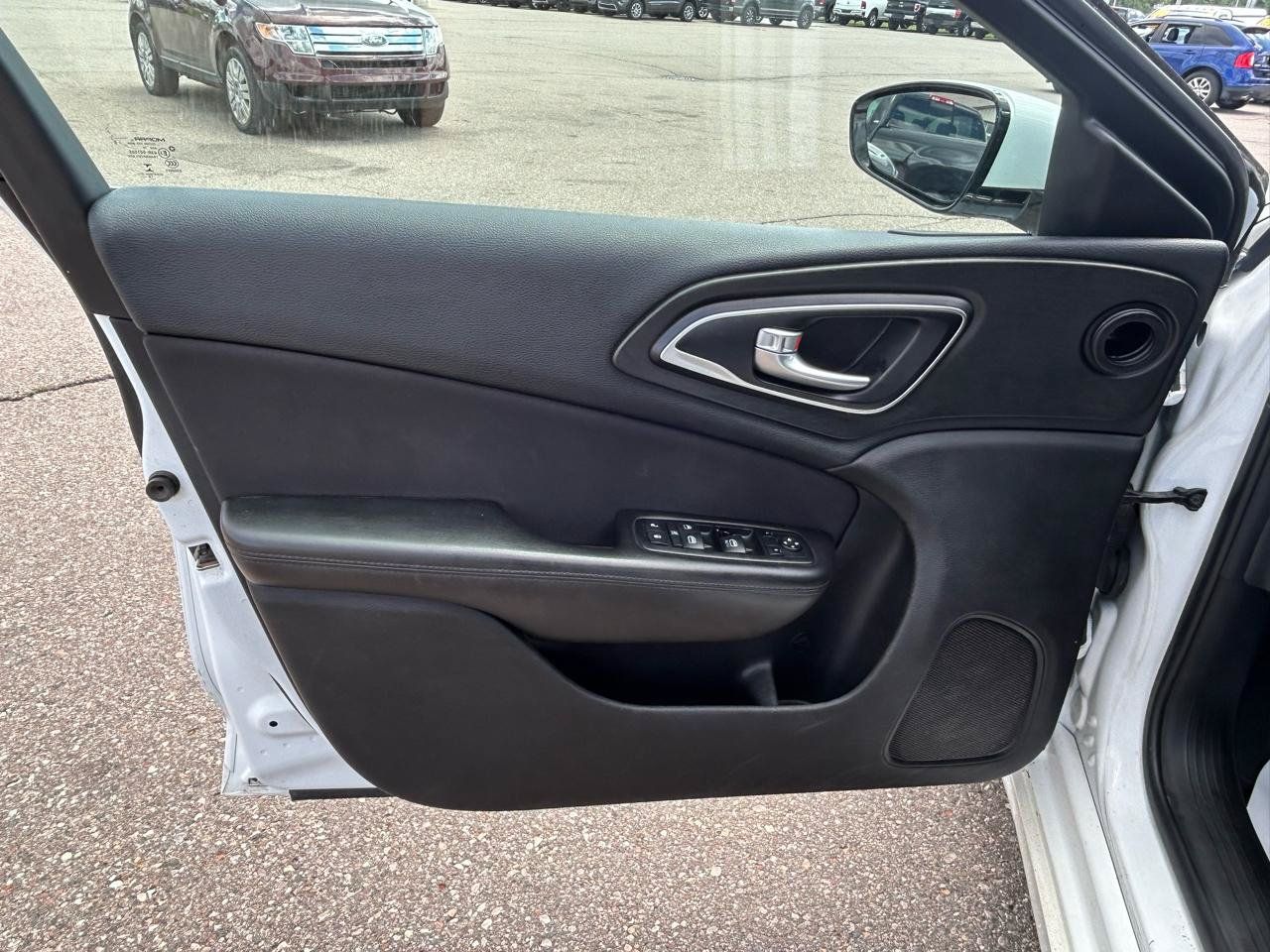 Used 2015 Chrysler 200 Limited w/ Convenience Group FWD image 14