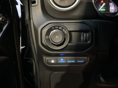 Used 2023 Jeep Wrangler Unlimited Sahara w/ Cold Weather Group image 19