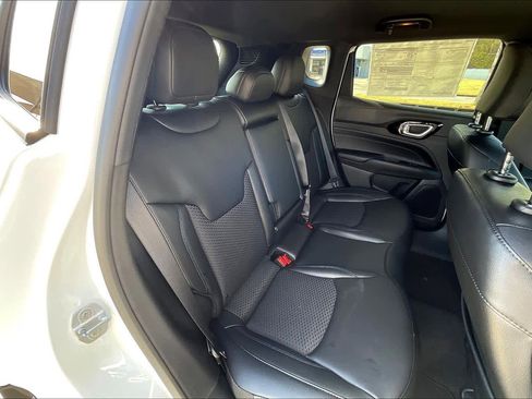 Used 2026 Jeep Compass Latitude image 21