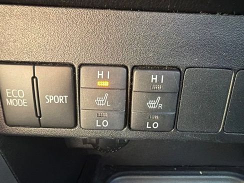 Used 2018 Toyota RAV4 Limited AWD/4WD image 33