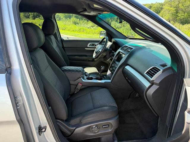 Used 2015 Ford Explorer XLT w/ Equipment Group 201A AWD/4WD image 18