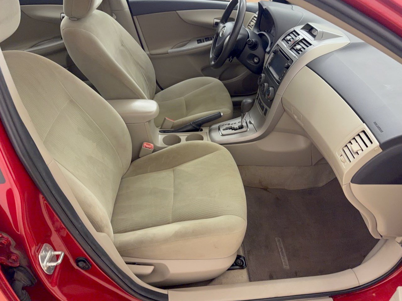 Used 2013 Toyota Corolla LE FWD image 30
