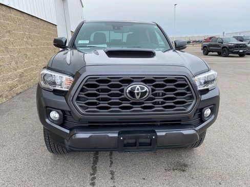 Used 2022 Toyota Tacoma TRD Sport image 3