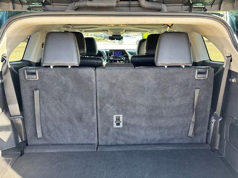 Used 2024 Toyota Highlander XLE image 12