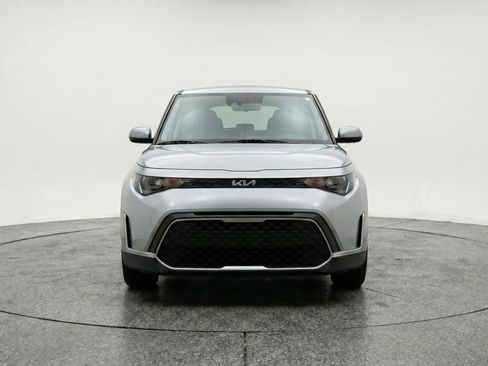 Used 2025 Kia Soul LX w/ LX Technology Package FWD image 2