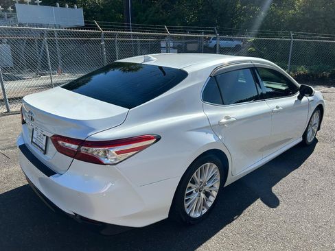 Used 2018 Toyota Camry XLE w/ Audio Package FWD image 5