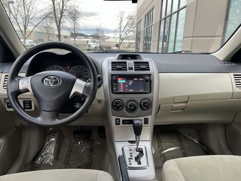 Used 2013 Toyota Corolla LE image 14