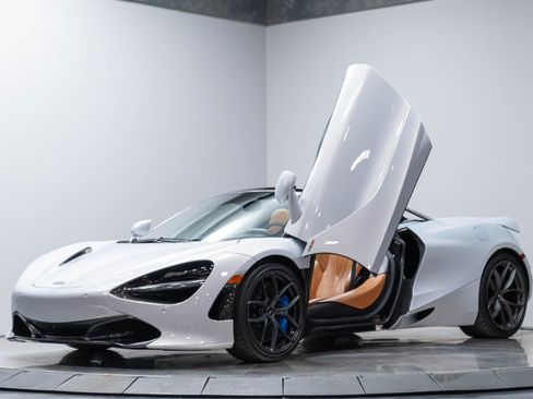 Used 2020 McLaren 720S Luxury RWD image 3
