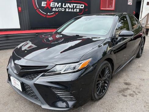 Used 2018 Toyota Camry SE w/ Audio Package FWD image 1