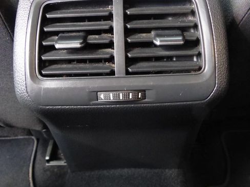 Used 2016 Volkswagen Golf SE image 38