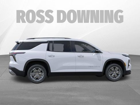 Used 2026 Chevrolet Traverse LT w/ Driver Confidence Package FWD image 5