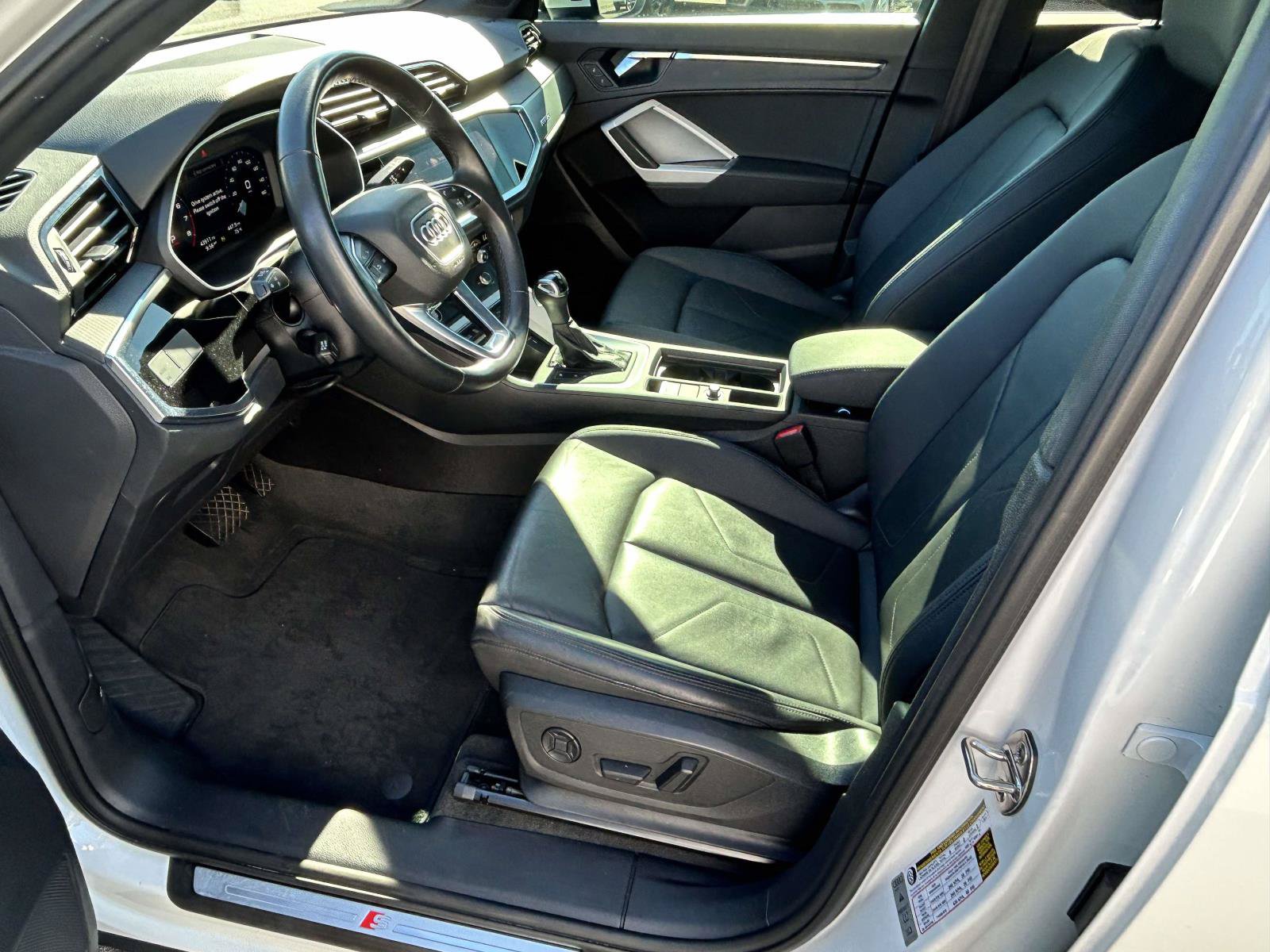 Used 2022 Audi Q3 2.0T Premium w/ Convenience Package AWD/4WD image 11