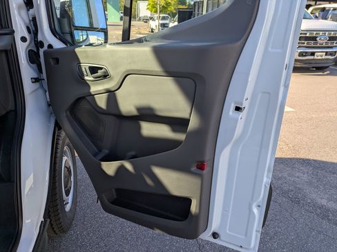 New 2026 Ford Transit 250 148 Medium Roof RWD image 32
