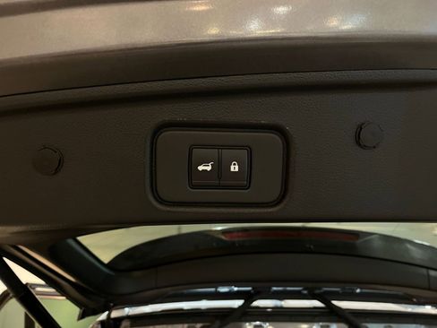 Used 2025 Nissan Pathfinder SV FWD image 23