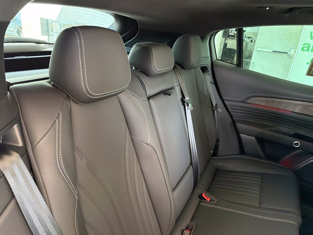 Used 2025 Maserati Grecale GT AWD/4WD image 31