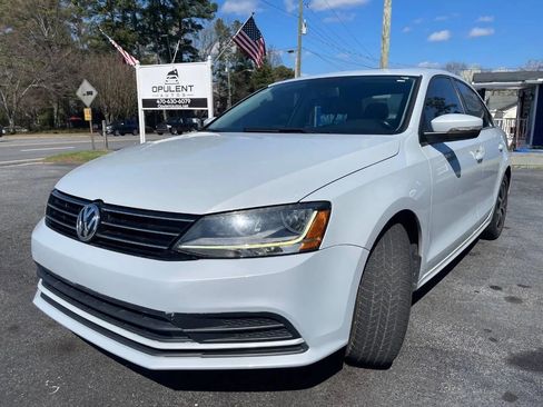 Used 2017 Volkswagen Jetta SE image 5