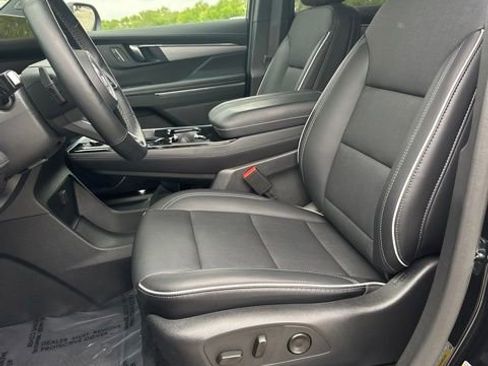 Used 2025 Buick Enclave Preferred AWD/4WD image 42