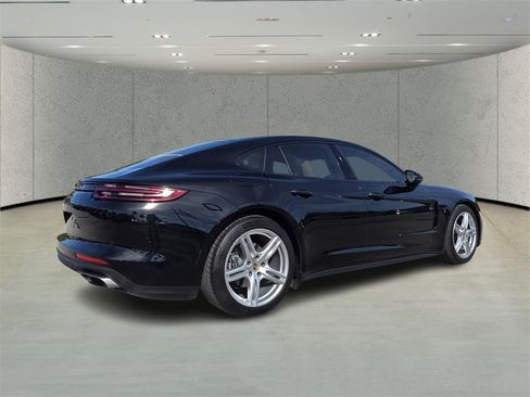 Used 2018 Porsche Panamera 4 image 3