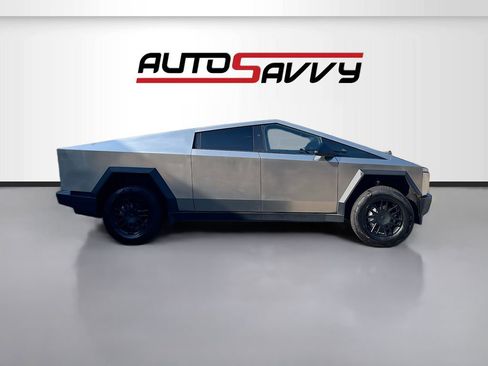 Used 2025 Tesla Cybertruck AWD Crew Cab image 8
