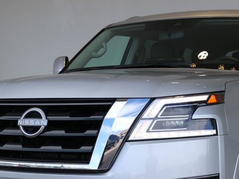 Used 2024 Nissan Armada SL image 11