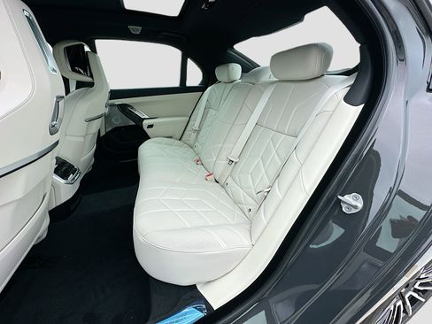 New 2026 BMW 740i 740i w/ Premium Package image 19