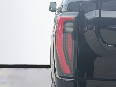 Used 2025 GMC Sierra 2500 AT4 w/ AT4 Premium Plus Package image 10