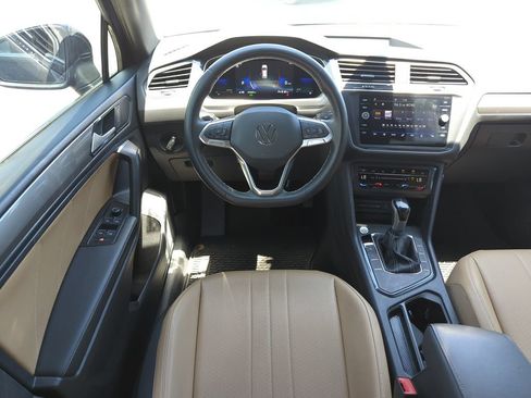Used 2023 Volkswagen Tiguan SE FWD image 14
