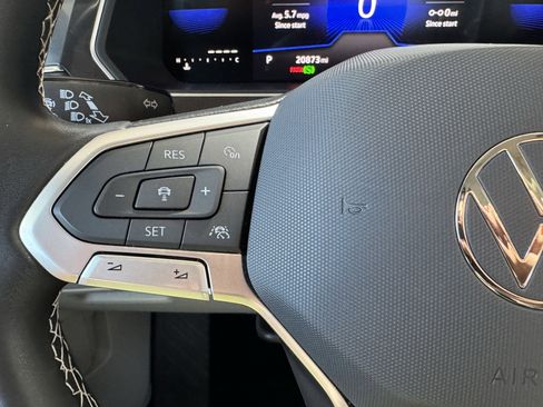 Used 2023 Volkswagen Tiguan SE w/ Panoramic Sunroof Package FWD image 14