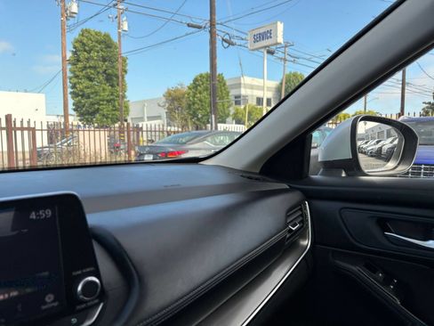 Used 2025 Nissan Rogue SV FWD image 37