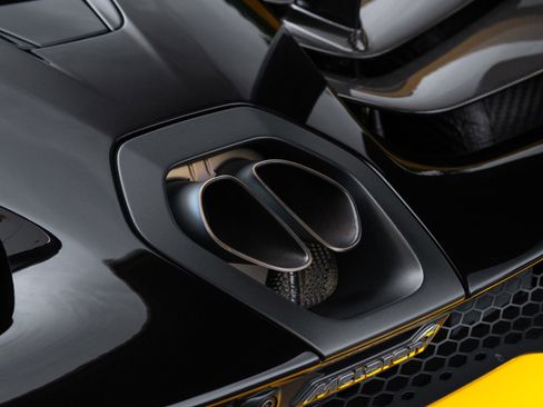 Used 2019 McLaren Senna image 37