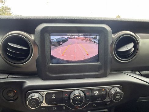 Used 2021 Jeep Wrangler Unlimited Sport image 32