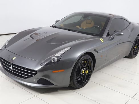 Used 2018 Ferrari California T image 34