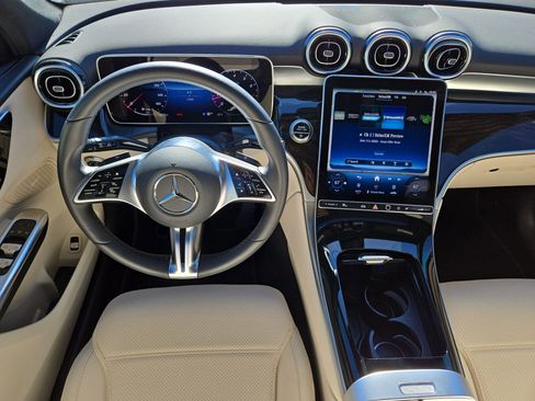 Used 2025 Mercedes-Benz GLC 300 4MATIC image 14