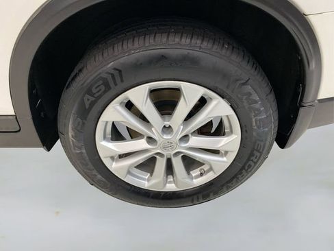 Used 2014 Nissan Rogue SV w/ SV Premium Package image 18