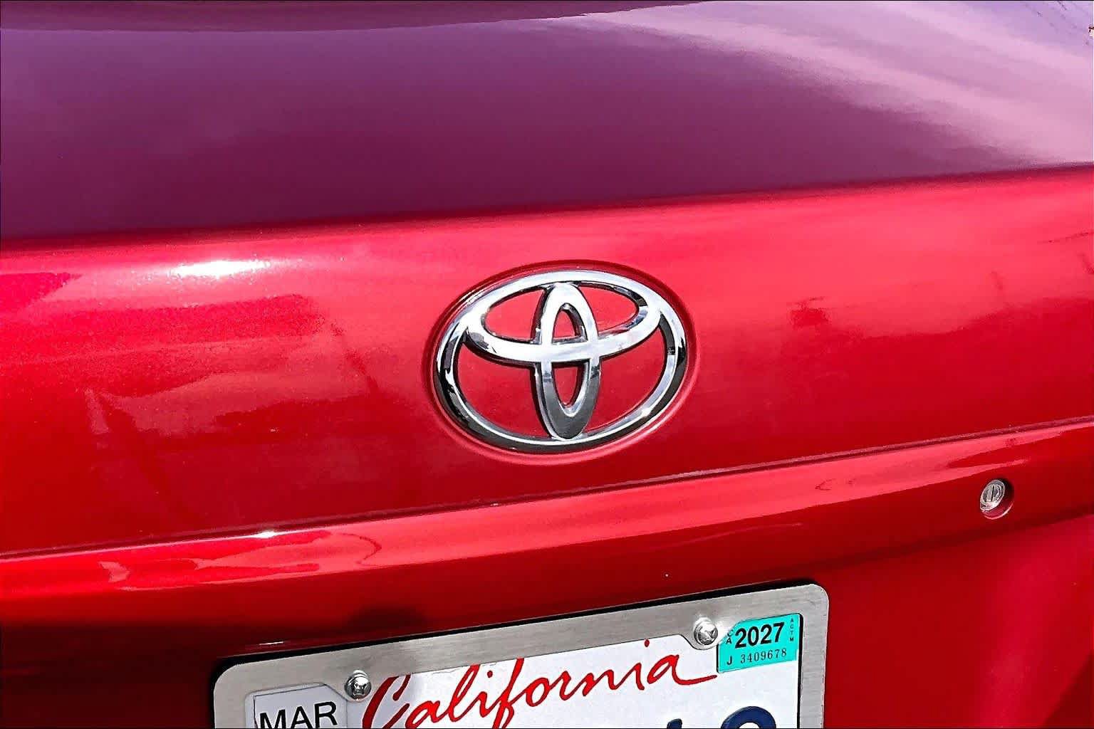 Used 2010 Toyota Corolla LE w/ All Weather Guard Pkg FWD image 30