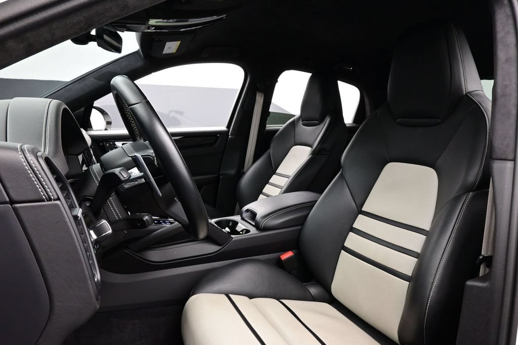 Certified 2023 Porsche Cayenne Turbo GT AWD/4WD image 5